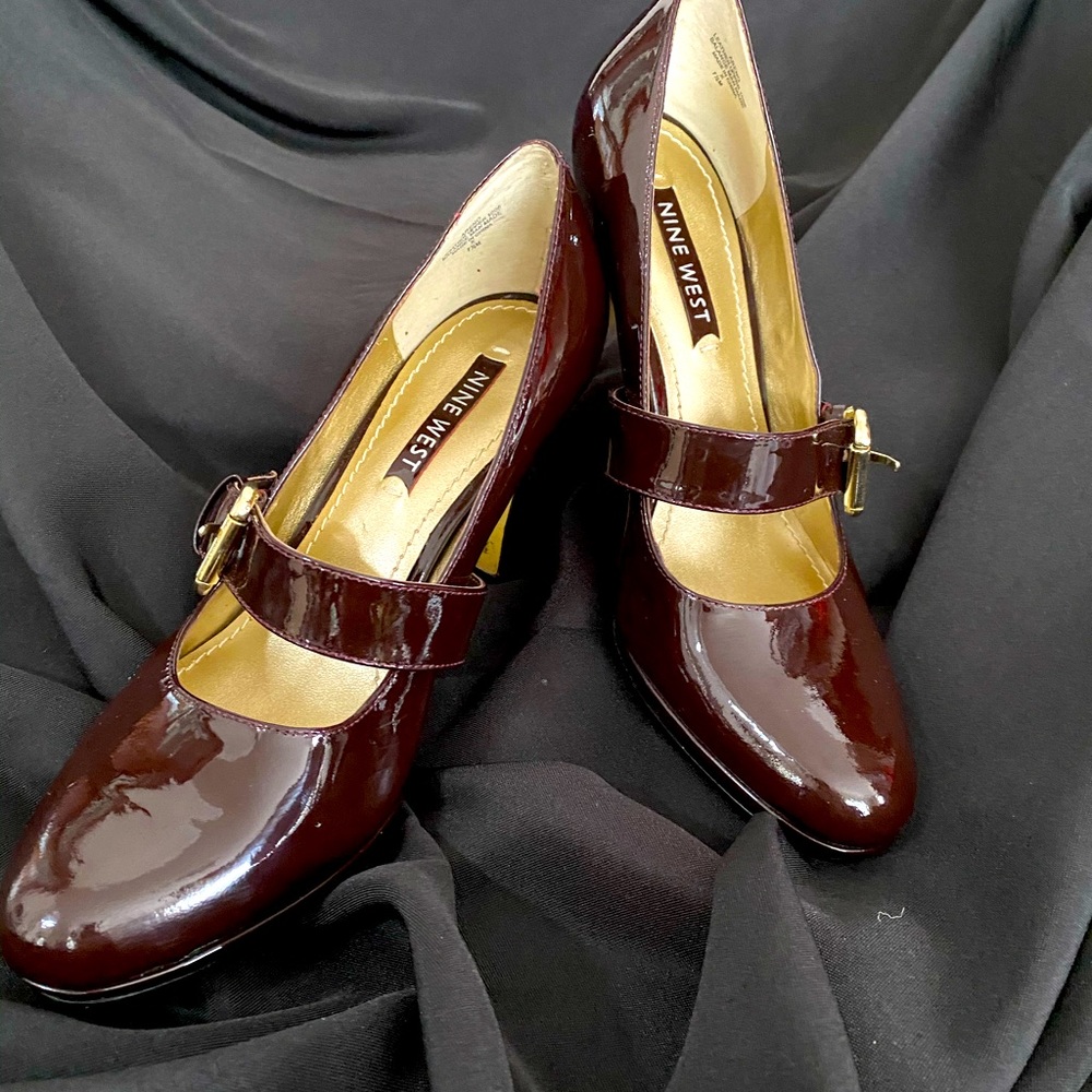 Brown Patent Mary Jane Heels 👠